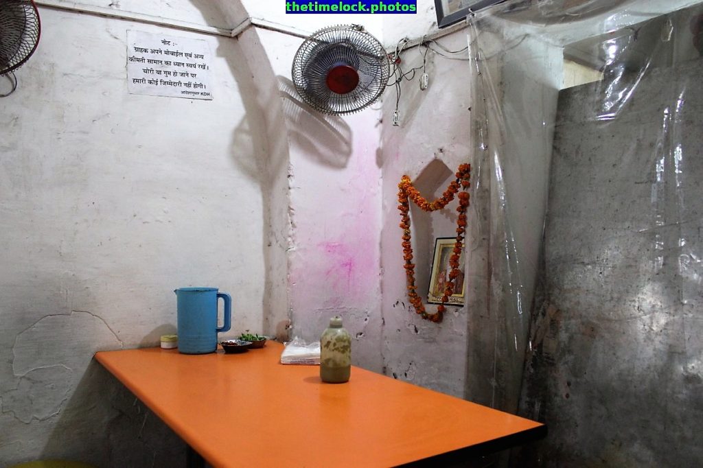 One of the tables in Family Seating at Kake Di Hatti