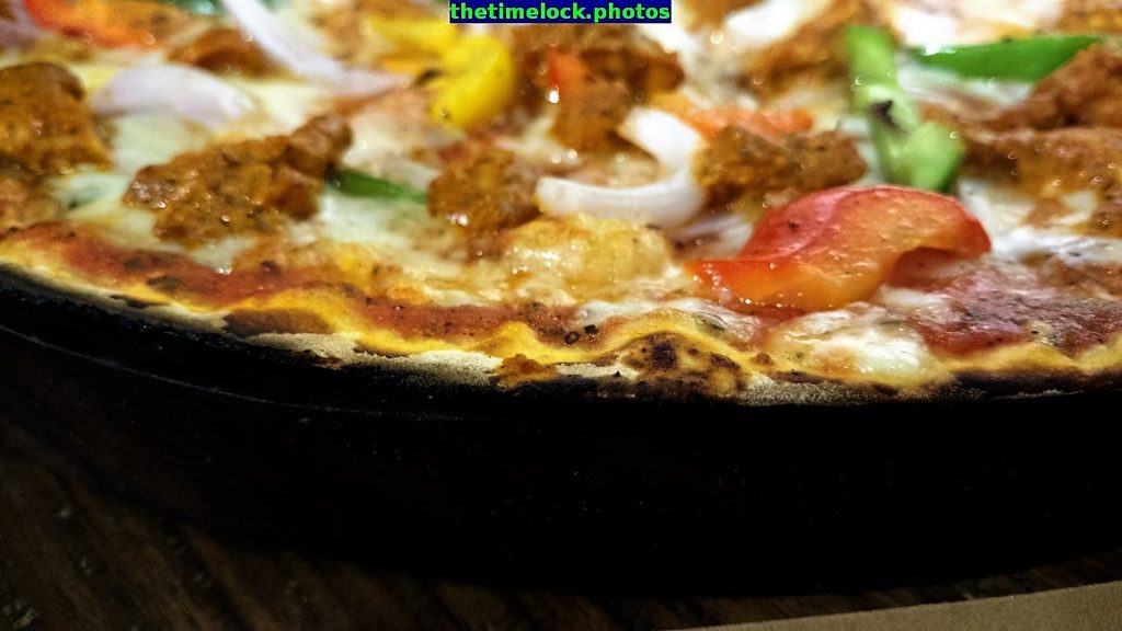 thin crust pizza at fat lulu's