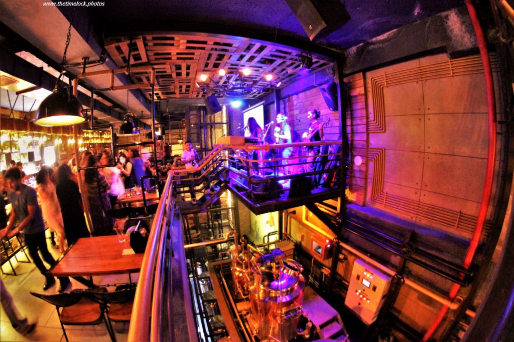 live band at restaurant in Gurugram